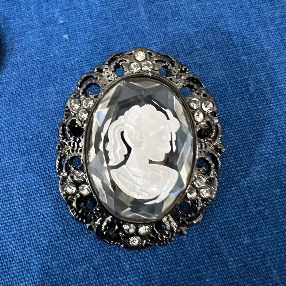 Vintage Black Metal Holographic Cameo Diamondesque Brooch‎